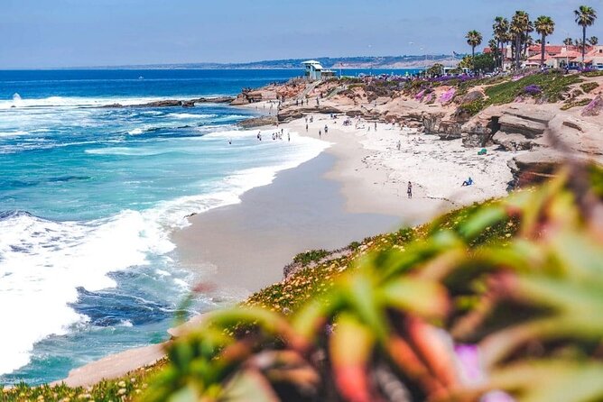Arrival Private Transfer: San Diego Airport SAN to San Diego in Luxury SUV - A Simple Arrival Plan From Plane to Hotel