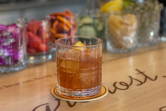 Downtown Food and Drink Tour: Libations on the East Side - The opening tastings: beer flights and cocktails