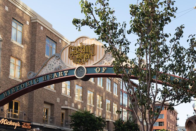 Gaslamp Quarter Food and Drink Tour: Brothels, Bites & Booze - Meeting at Fifth Avenue and Setting the Pace
