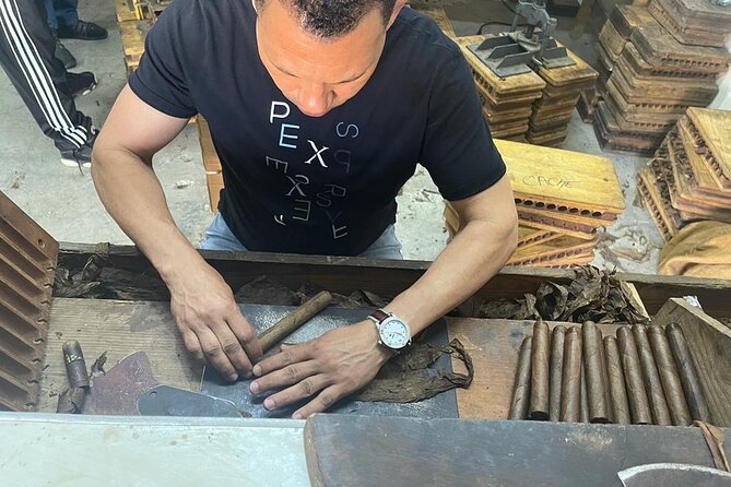 Hand Roll Your Cigar - Tobacco cultivation, production, and cigar-making history