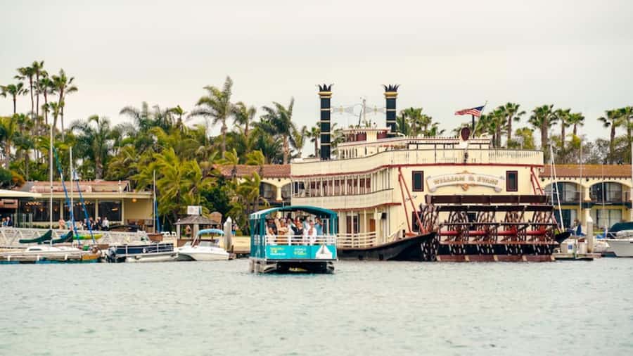 Mission Bay San Diego: Paddle Pub Party Cruise - What happens during the 90 minutes