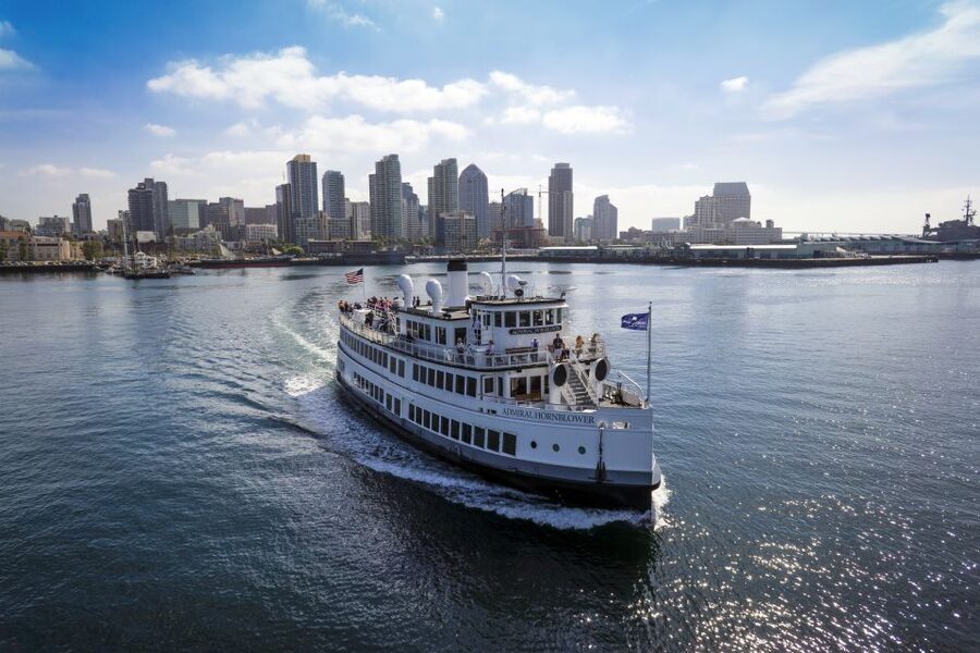 San Diego: Bay Sights and Sips Sunset Cruise - A sunset happy hour on San Diego Bay