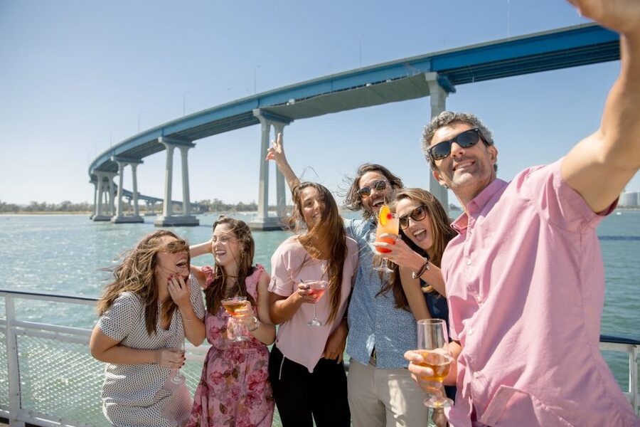 San Diego: Bay Sights and Sips Sunset Cruise - Sunset, music, and the onboard mood