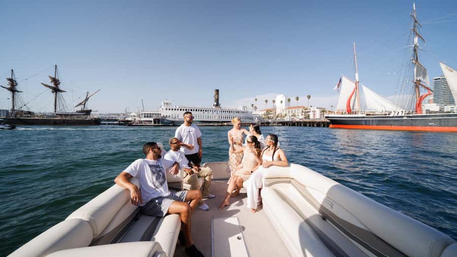 San Diego: Bennington Luxury Pontoon Rental - Boarding with a private group of up to 12