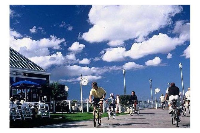 San Diego Bike Tours on Coronado - Victorian homes and Coronado’s residential side