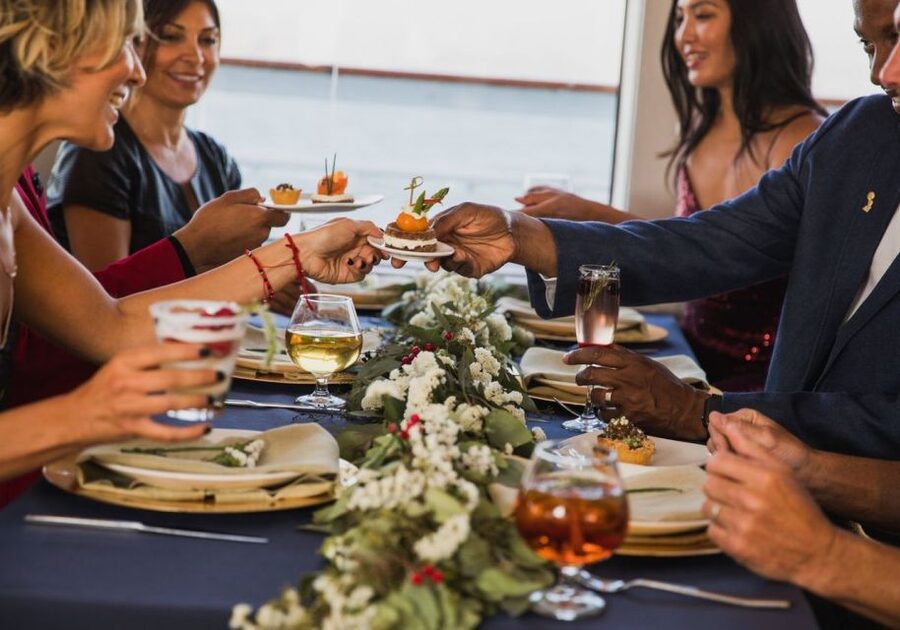 San Diego: Christmas Day Buffet Brunch or Dinner Cruise - What the $95 price really includes