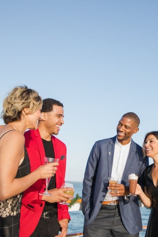San Diego: Christmas Day Buffet Brunch or Dinner Cruise - Service, entertainment, and the real mood onboard