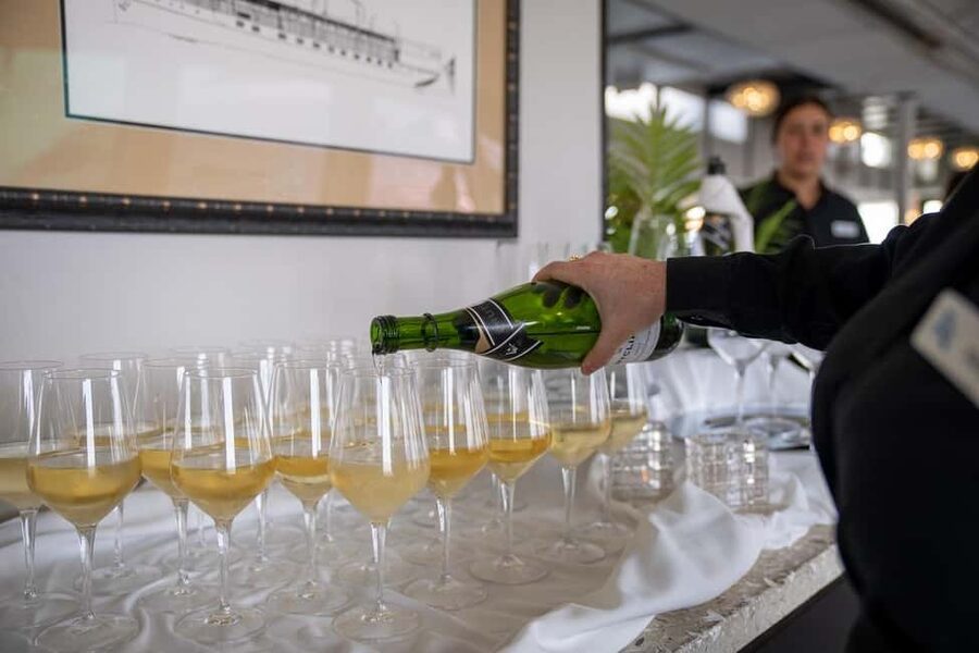 San Diego: City Cruises Buffet Breakfast and Brunch Cruise - Private tables and a relaxed two-hour pace