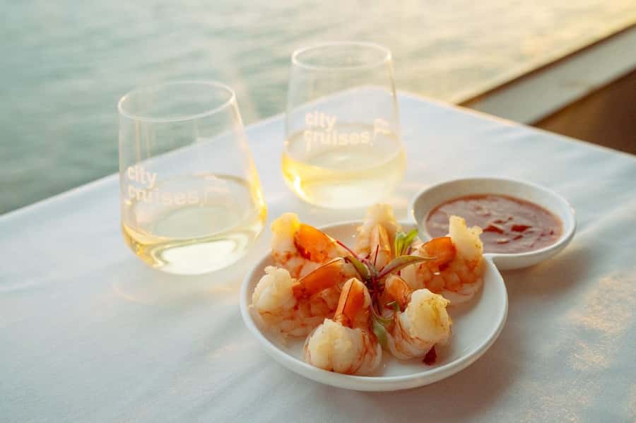 San Diego: City Cruises Gourmet Dinner Cruise - Sunset, music, and the changing mood onboard