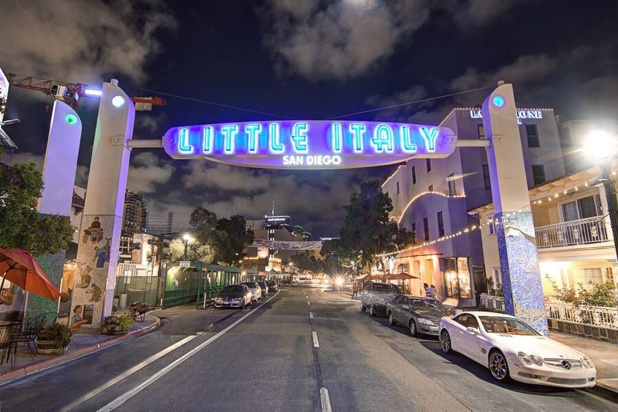 San Diego: City Lights Night Trolley Tour - The guides make the difference