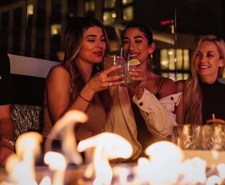 San Diego: Downtown Bar Crawl Party Pass - What the featured stops offer