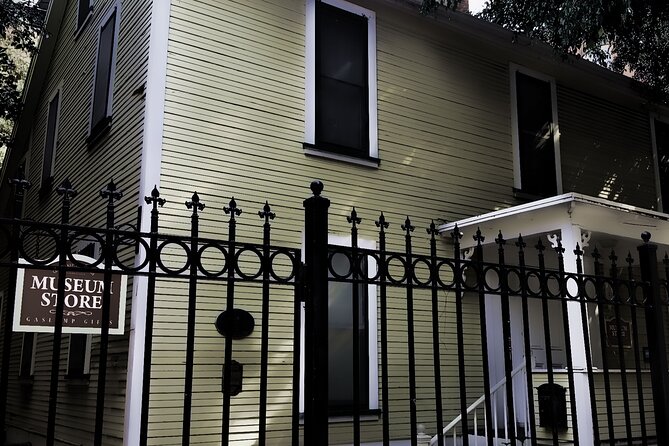 San Diego Gaslamp Downtown Walking Ghost Tour - Who should book this tour?