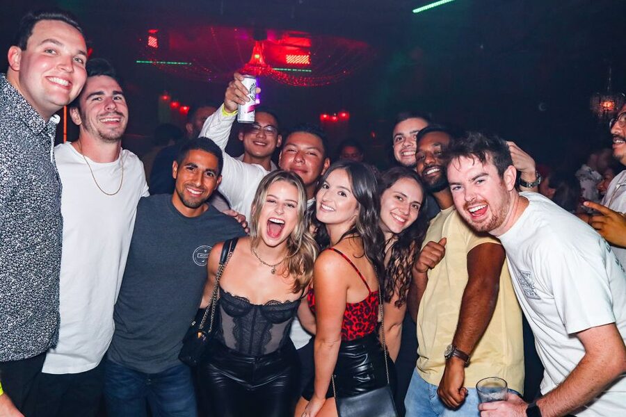 San Diego: Gaslamp Quarter Drink, Mingle & Dance Club Tour - Starting at Vin de Syrah from 9:00 to 9:45 p.m.
