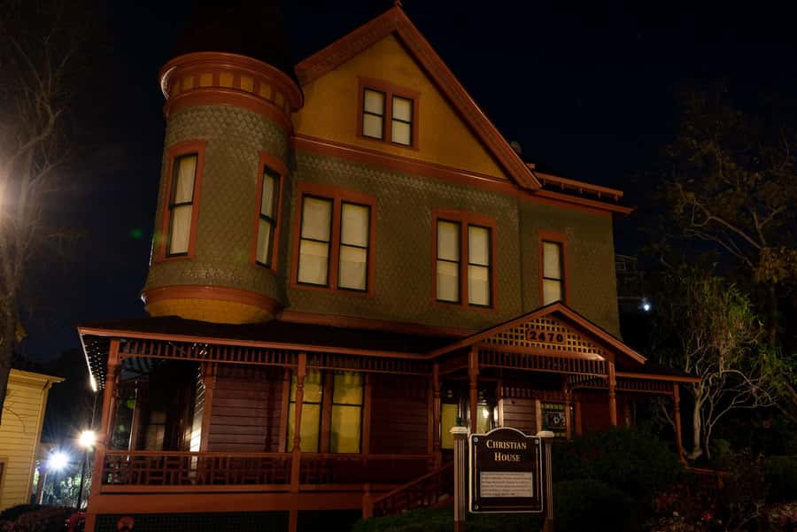 San Diego: Gaslamp Quarter Ghosts and Crime Walking Tour - A tour built around the guide’s personality