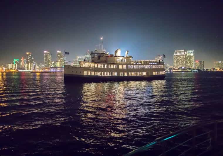 San Diego: New Year's Eve Early Buffet Dinner Cruise - Captain Roy, table seating, and the first few minutes