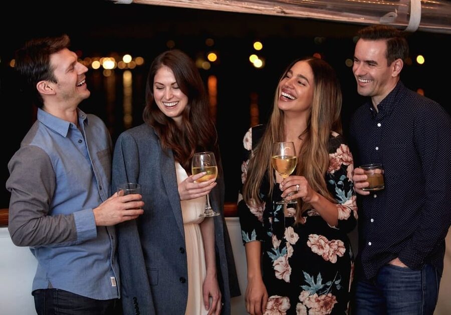 San Diego: New Year's Eve Early Buffet Dinner Cruise - Music, photos, and the early countdown mood