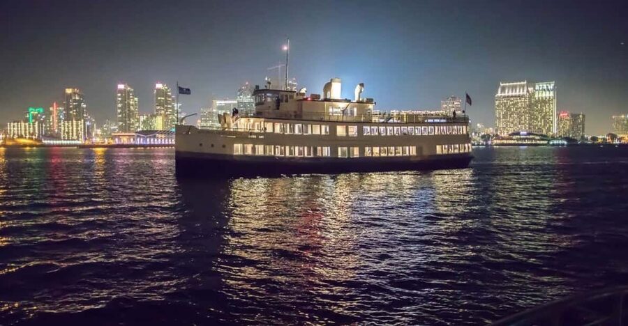 San Diego: New Year's Eve Early Buffet Dinner Cruise - Boarding at Pier 1 Hornblower Landing