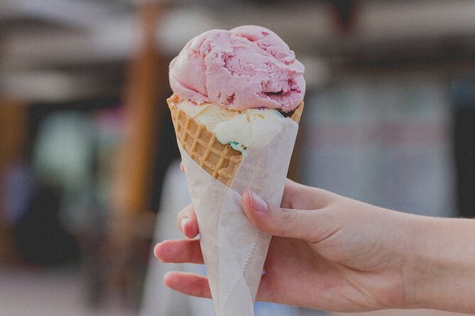San Diego Pizza & Gelato Walking Tour in Little Italy Small Group - Landini’s Pizzeria and the first serious slice