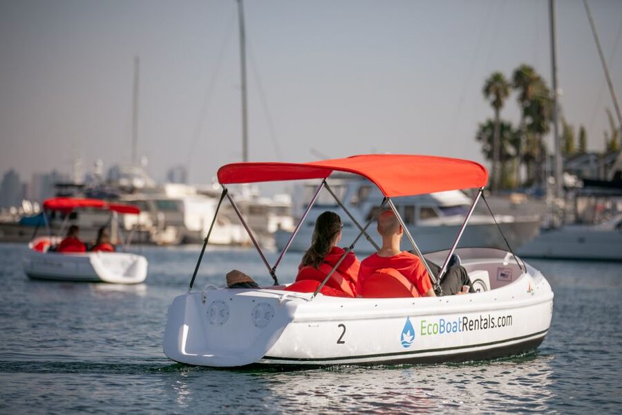 San Diego: San Diego Bay Dog-Friendly Eco Pedal Boat Rentals - A simple date, family, or small-group outing