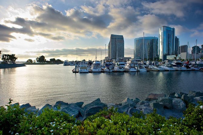 San Diego Scenic Tour - La Jolla Cove and its noisy shoreline