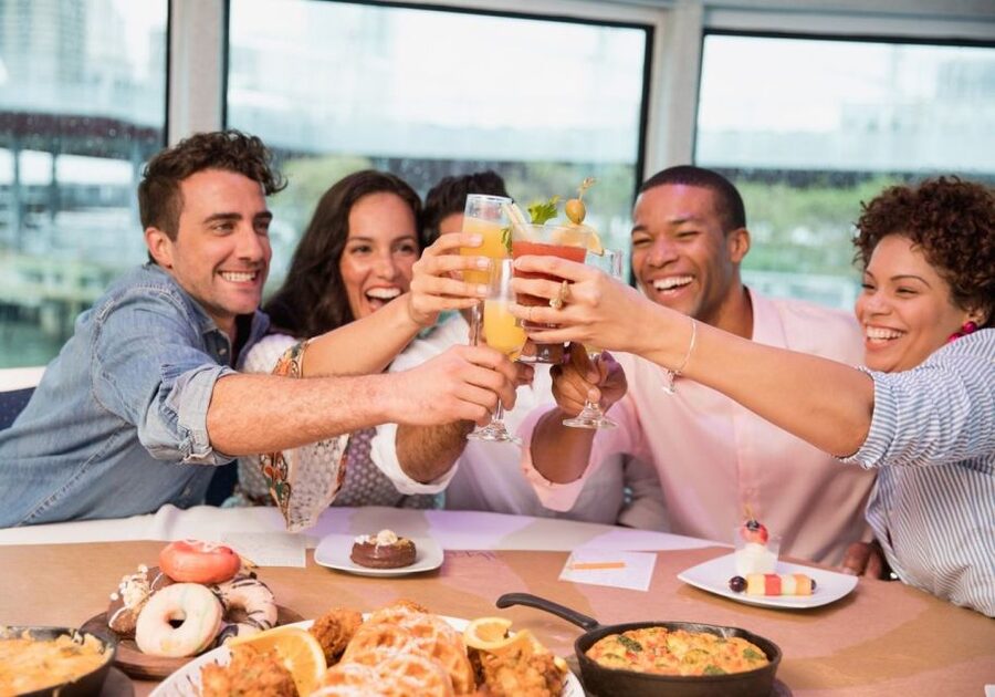 San Diego: Thanksgiving Day Buffet Brunch or Dinner Cruise - A Thanksgiving meal with San Diego moving past the windows