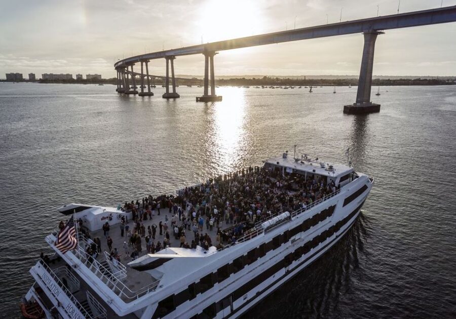 San Diego: Thanksgiving Day Buffet Brunch or Dinner Cruise - Arrival, seating, and timing tips